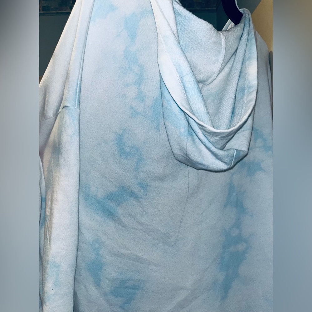 Victoria's Secret PINK          V-neck Blue and White Tie-Dye Hoodie - Picture 5 of 7